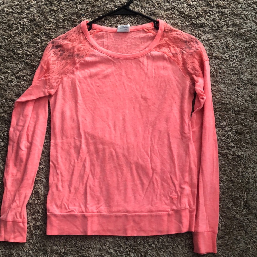 Nice long sleeve, only worn once.